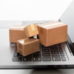 Comparison between dropshipping and affiliate marketing for beginners in 2025